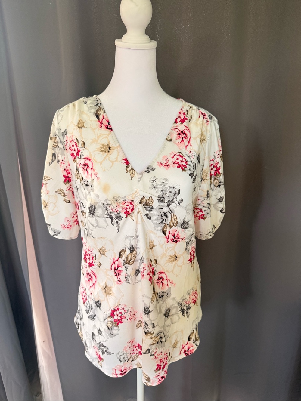 Floral V-Neck Short Sleeve Top - Cream with Pink & Gray Flowers